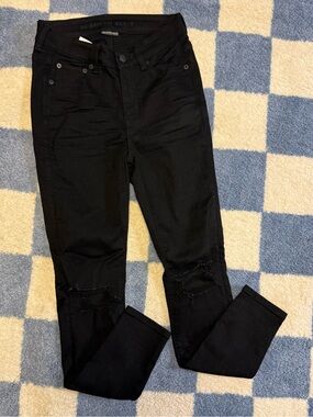 American Eagle Outfitters Women’s Black Distressed Skinny Jeans